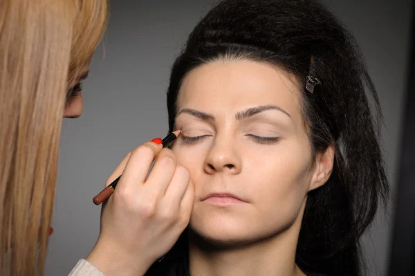Toepassing van perfecte make-up — Stockfoto