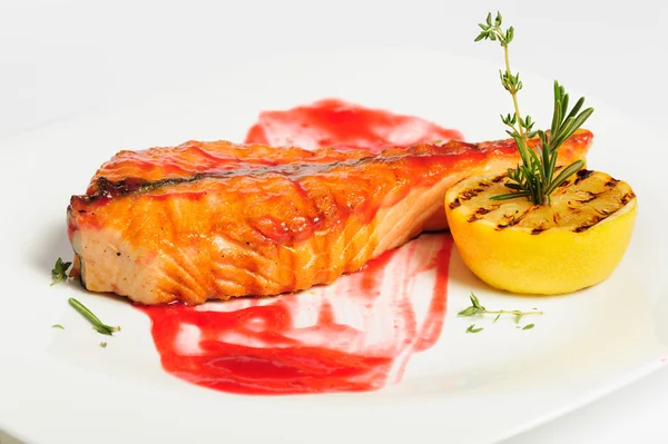 Grilled salmon steak — Stock Photo, Image