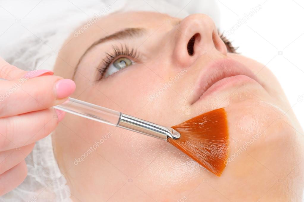 facial peeling mask applying