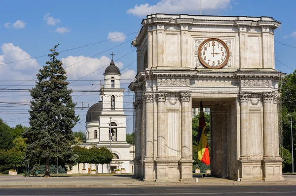 Arco trionfale a Chisinau, Moldavia — Foto Stock