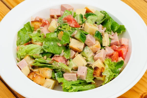 Salad with cheese, ham and fresh vegetables — Stock Photo, Image