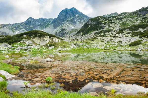 Górskie jezioro w Europie Retezat, Rumunia, — Zdjęcie stockowe