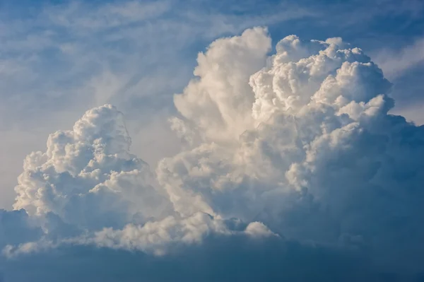 Paisaje nublado dramático — Foto de Stock