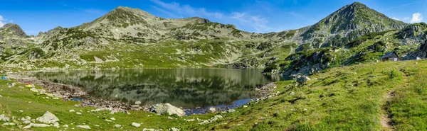 Hi-res panorama of Bucura lake in Retezat Mountains, Romania, Europe — Stock Photo, Image