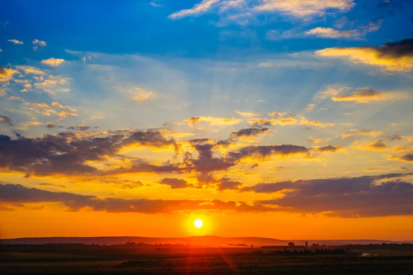 Colorful dramatic sunset — Stock Photo, Image