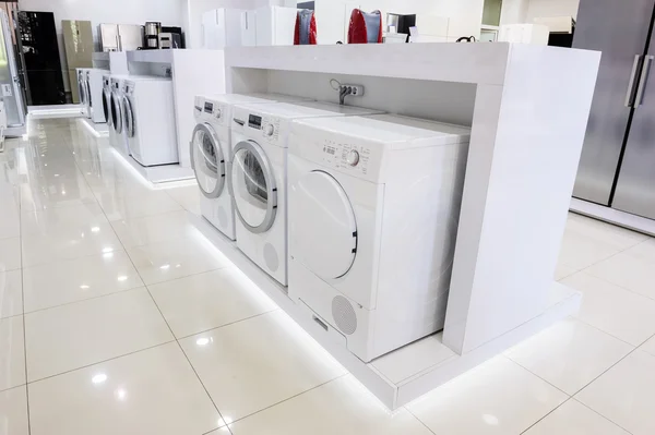 Washing mashines in appliance store — Stock Photo, Image