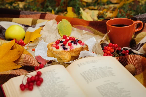 Romantic autumn still life — Stock Photo, Image