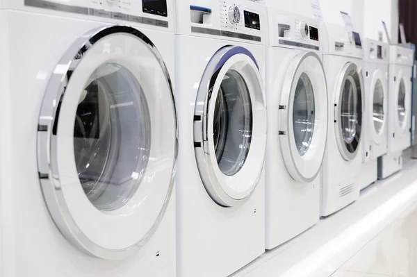 Washing mashines in appliance store — Stock Photo, Image