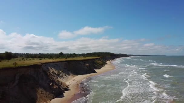 Flying Coastline Baltic Sea Ulmale Seashore Bluffs Buurt Van Pavilosta — Stockvideo