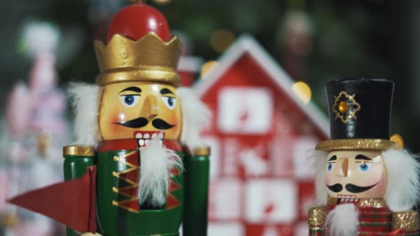 Noel Ağacı Nda Oyuncak Fındıkkıran Süslemesi Dolly Kaypak Vuruşu Bulanık — Stok video
