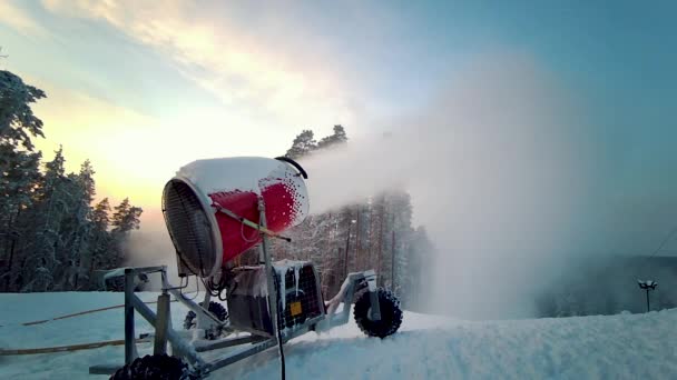 Snow Gun Postřik Umělé Krystaly Ledu Ski Piste Snowmaking Zimním — Stock video