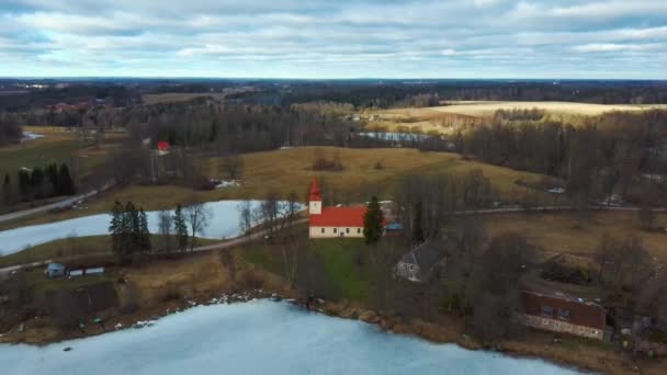 Castillo Del Lago Araisi Letonia Aerial Shot Edificios Históricos Madera — Vídeos de Stock