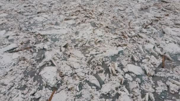 Énorme Dérive Des Charges Glace Dans Fleuve Ogre Lettonie Vue — Video