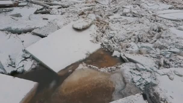 Hatalmas Jégrakományok Sodródnak Ogre Folyóban Lettországban Lövöldözés Snowy Mart Napján — Stock videók