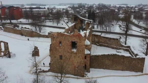 Ruinas Del Antiguo Castillo Medieval Piedra Orden Livona Letonia Aerial — Vídeos de Stock