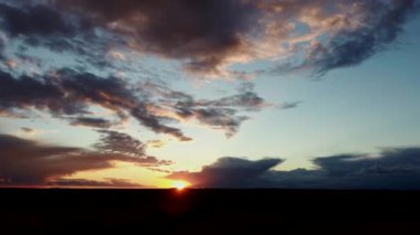 Kırmızı Orange Sunset Sky Video 4k Koyu Kırmızı Günbatımı Gökyüzü Bulutu Akşam Bulutları Yuvarlanan Karanlık Günbatımı Bulutları