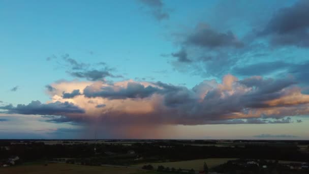 Gewitterwolken Mit Regen Natur Umwelt Dunkle Riesige Wolke Himmel Bunte — Stockvideo