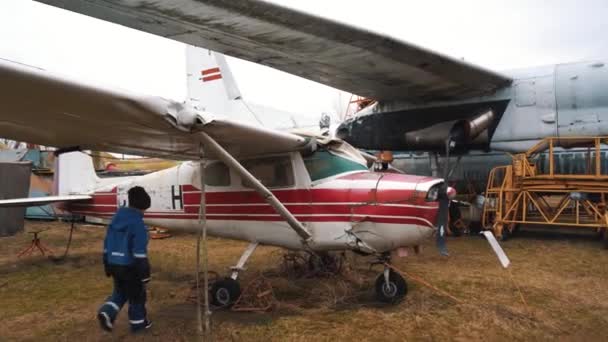 Riga Havacılık Müzesi Nde Sergilenen Sovyet Rusya Nato Uçak Koleksiyon — Stok video