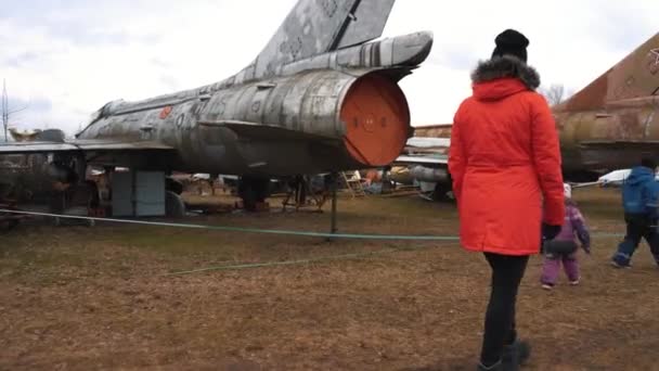 Riga Havacılık Müzesi Nde Sergilenen Sovyet Rusya Nato Uçak Koleksiyon — Stok video