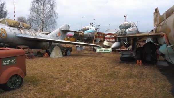소비에트 러시아와 Models Military Airplane Helicopters Displayed Riga Aviation Museum — 비디오