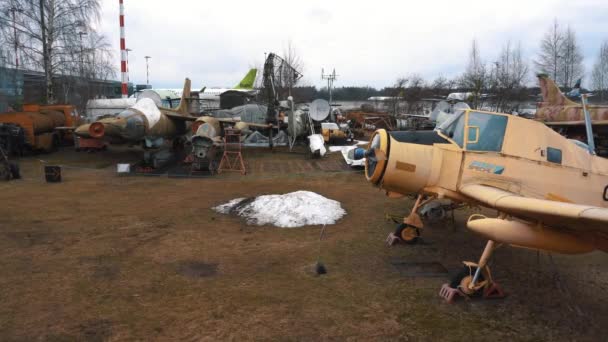 소비에트 러시아와 Models Military Airplane Helicopters Displayed Riga Aviation Museum — 비디오