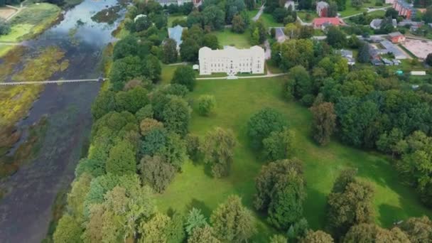 Luftaufnahme Stadt Mezotne Lettland Schloss Mezotne Und Park Mit Brunnen — Stockvideo