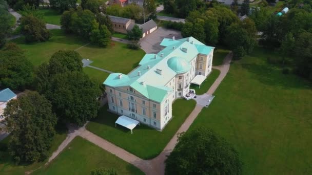 Aerial Shot City Mezotne Lettland Mezotne Slott Och Park Med — Stockvideo