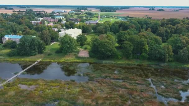 Luchtfoto City Mezotne Letland Mezotne Palace Park Met Fontein Ooievaar — Stockvideo