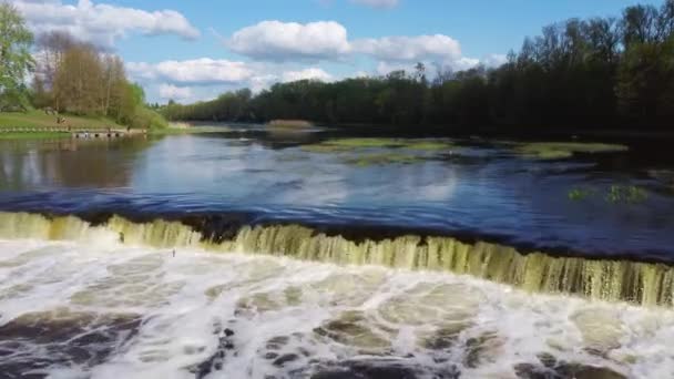 Peixe Voador Cachoeira Ventas Rumba Maior Cachoeira Europa Letônia Kuldiga — Vídeo de Stock