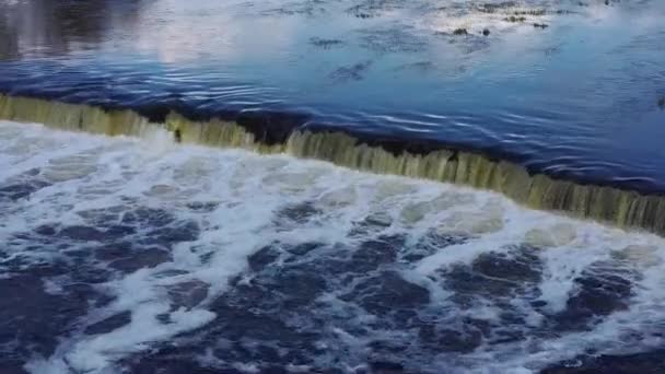 Vliegende Vis Bij Ventas Rumba Waterval Breedste Waterval Van Europa — Stockvideo