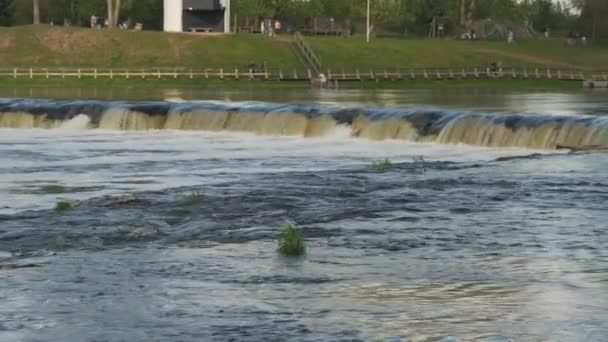 Peixe Voador Cachoeira Ventas Rumba Maior Cachoeira Europa Letônia Kuldiga — Vídeo de Stock