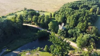 Zalenieku bölgesindeki Abgunste malikanesi, Jelgavas bölgesi, Letonya, Avrupa. Malikane 1780 'lerde inşa edilmiş ama ayaklanmalar sırasında yakılmış. Yeniden yapılanma 1908 'den sonra başladı ve 1931' de tamamlandı..