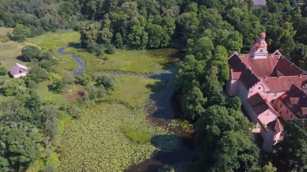 拉脱维亚的Edole城堡 旅游目的地 国家地标 夏日新哥特风格伊多尔中世纪城堡建筑的空中景观 — 图库视频影像