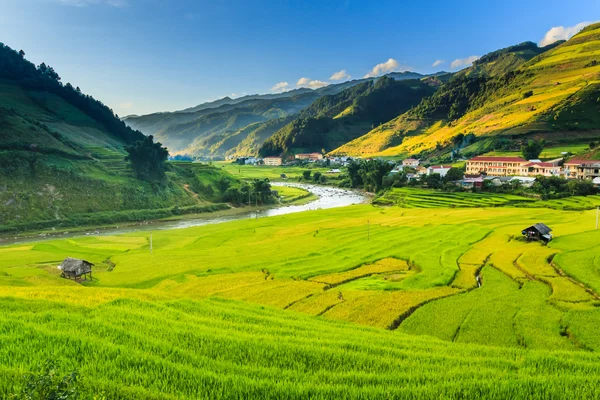 Kota di lembah — Stok Foto