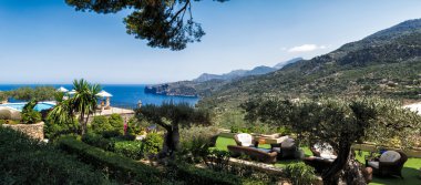 Deniz kenarında Akdeniz tesisi