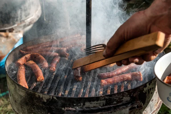 Czajnik Węgiel Drzewny Grill Grill Ogrodzie Lub Podwórku Kiełbaski Grillu — Zdjęcie stockowe