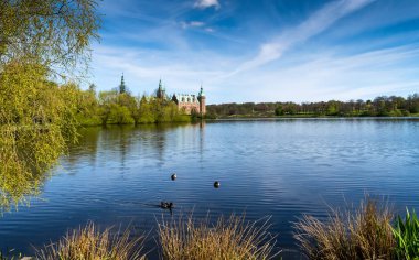 Danimarka 'nın Hillerod kentindeki Rönesans Frederiksborg Kalesi' nin (Frederiksborg Slot, XVII..