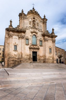 Matera, İtalya 'daki Assisi' li Aziz Francis Kilisesi. Matera, Basilicata, Puglia, İtalya. Assisi 'li Aziz Francis Kilisesi Chiesa di San Francesco d' Assisi Barok tarzında, eski Unesco kasabasında ve Avrupa Kültür Başkentinde