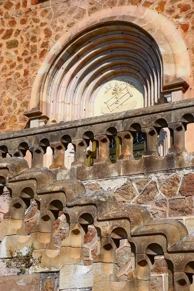 Alte steinerne treppe in barcelona — Stockfoto