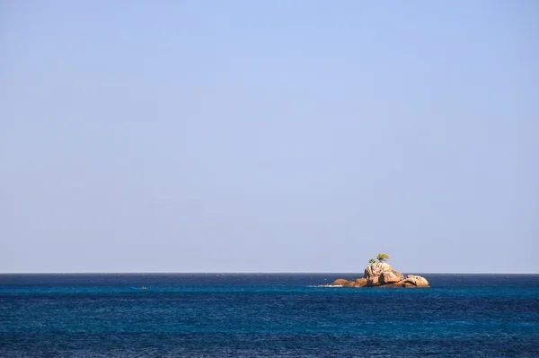 Kleine Insel auf den Seychellen — Stockfoto