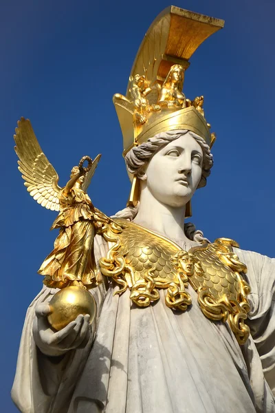 Detal Athena fontannę przed budynek parlamentu austriackiego w Wiedniu — Zdjęcie stockowe