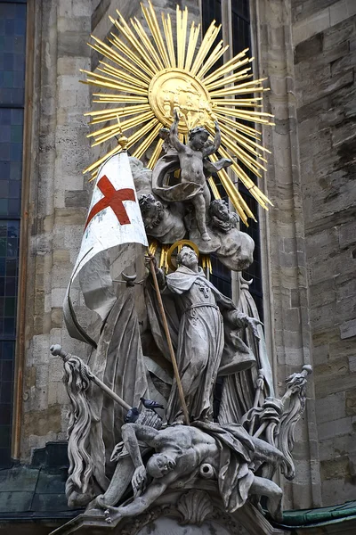 Detalhes do exterior da catedral de Santo Estêvão no centro de Viena, Áustria — Fotografia de Stock