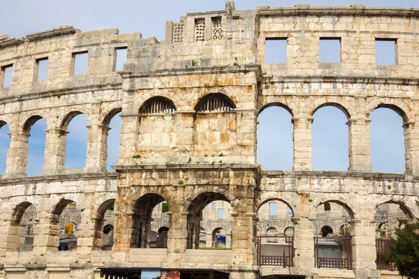 Pula, Kroatië - Romeins amfitheater - detail — Stockfoto