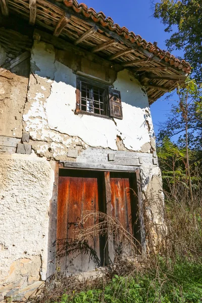 Starý dům v centrálním Srbsku — Stock fotografie