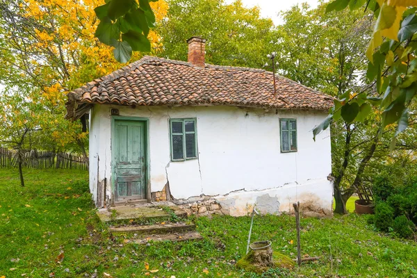 Παλιό σπίτι σε κεντρική Σερβία — Φωτογραφία Αρχείου