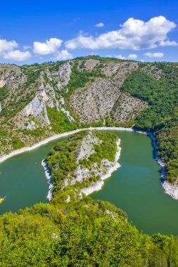 Sırbistan 'da Uvac nehrinin kırsalları