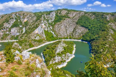 Sırbistan 'da Uvac nehrinin kırsalları