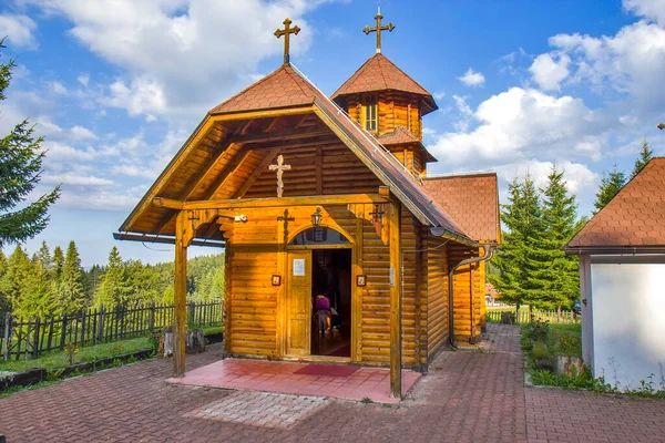 Sırbistan Zlatar Dağındaki Aziz Cosmas Damian Ahşap Manastırı — Stok fotoğraf