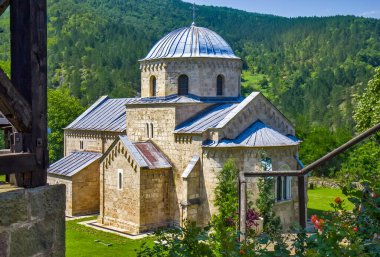 Sırbistan 'daki eski ortaçağ manastırı Gradac' ı