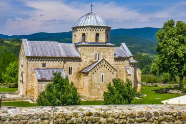 Sırbistan 'daki eski ortaçağ manastırı Gradac' ı